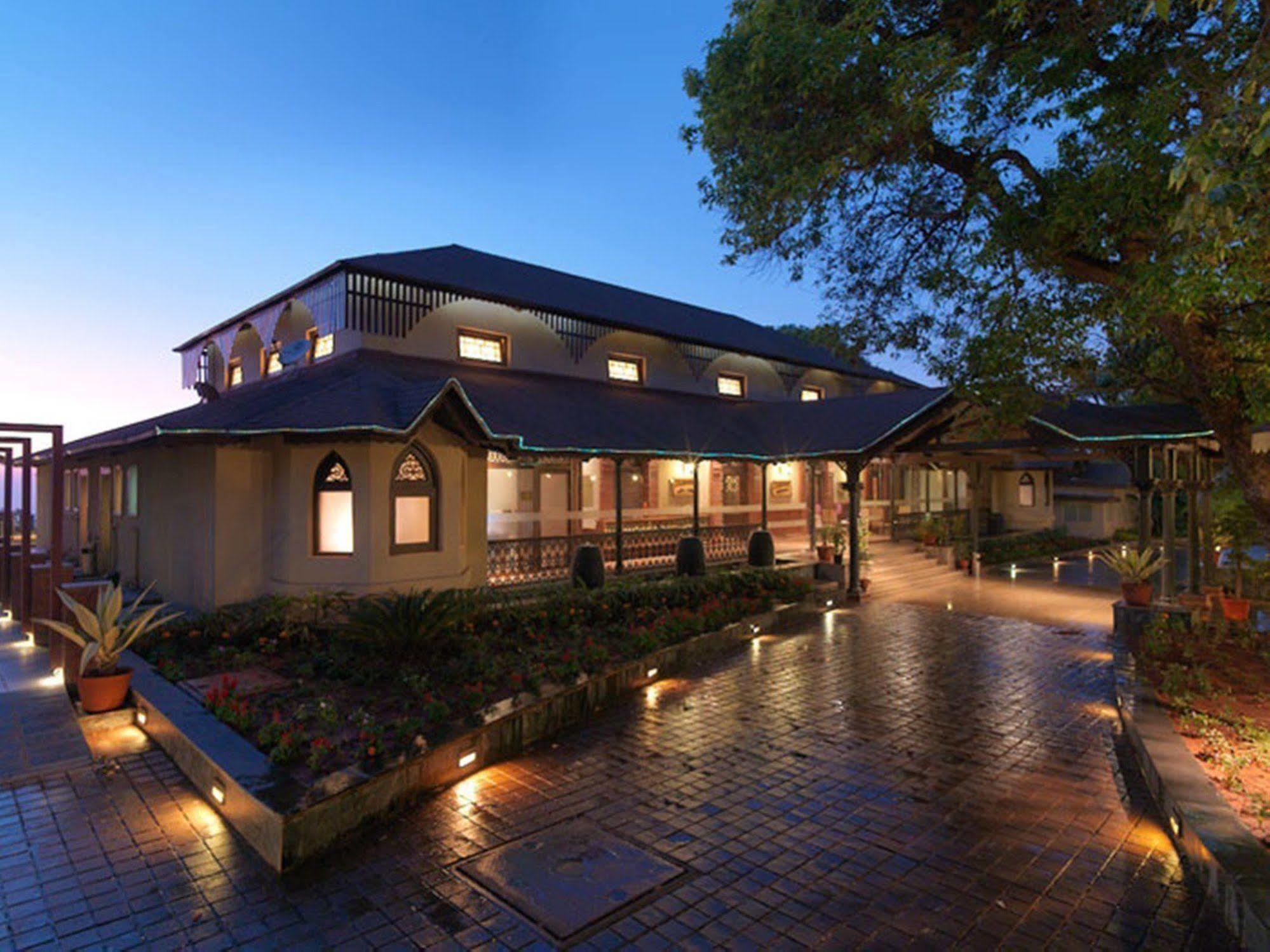 Hotel Regenta MPG Club Mahābaleshwar Exterior foto